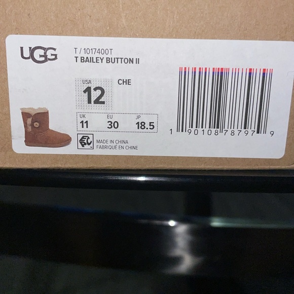 UGG Bailey Button II ‼️NEW‼️👢👡🥿 - Picture 8 of 9